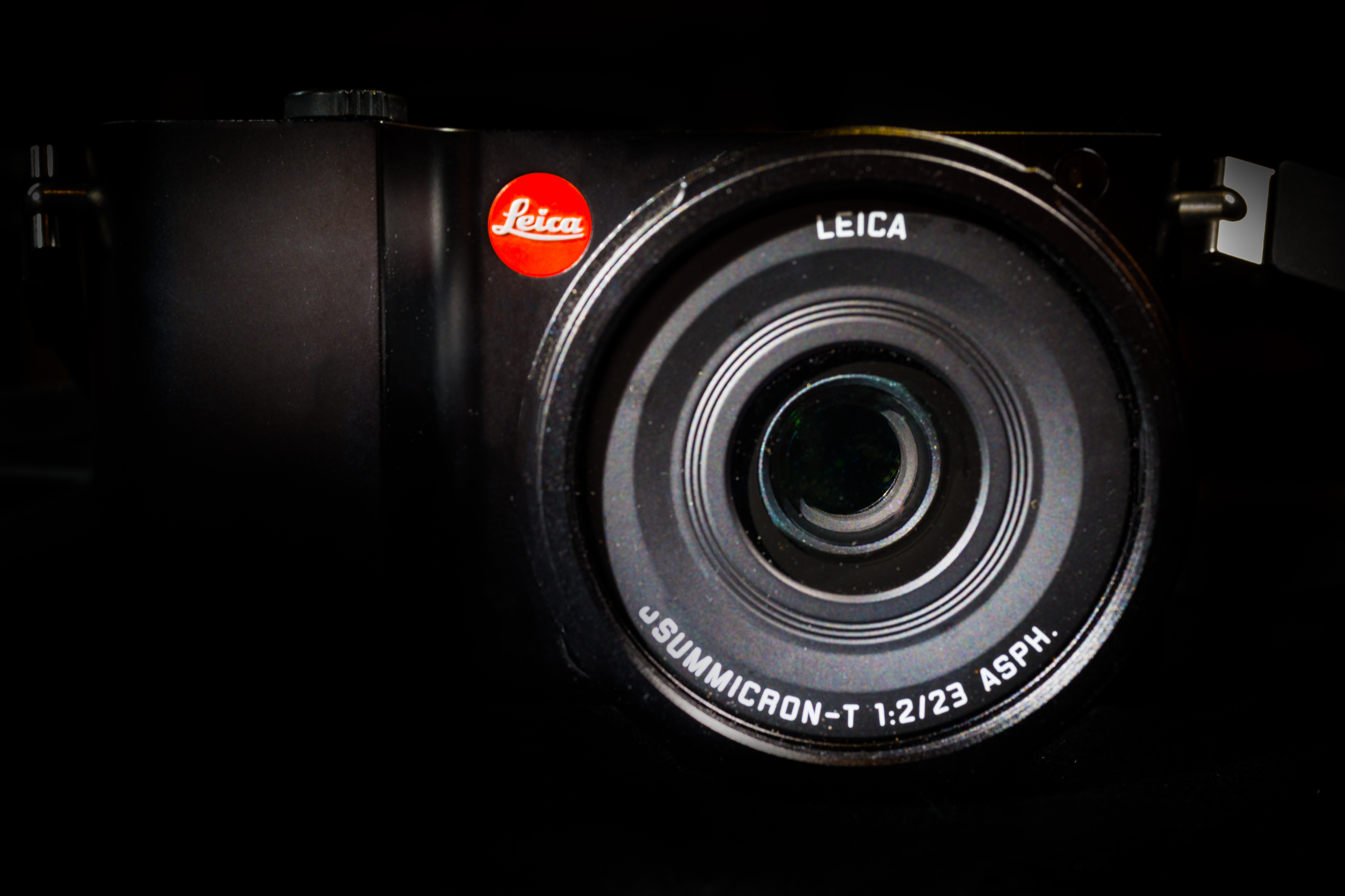 Leica TL2 camera vs Leica TL Camera review by Master Photographer Oz Yilmaz. Leica Review explains Leica TL2 camera specs and photos for photography tips